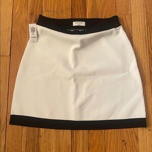 Aritzia Babaton NWT Legacy Kint Mini Skirt Size S White/Black Gorgoeus
